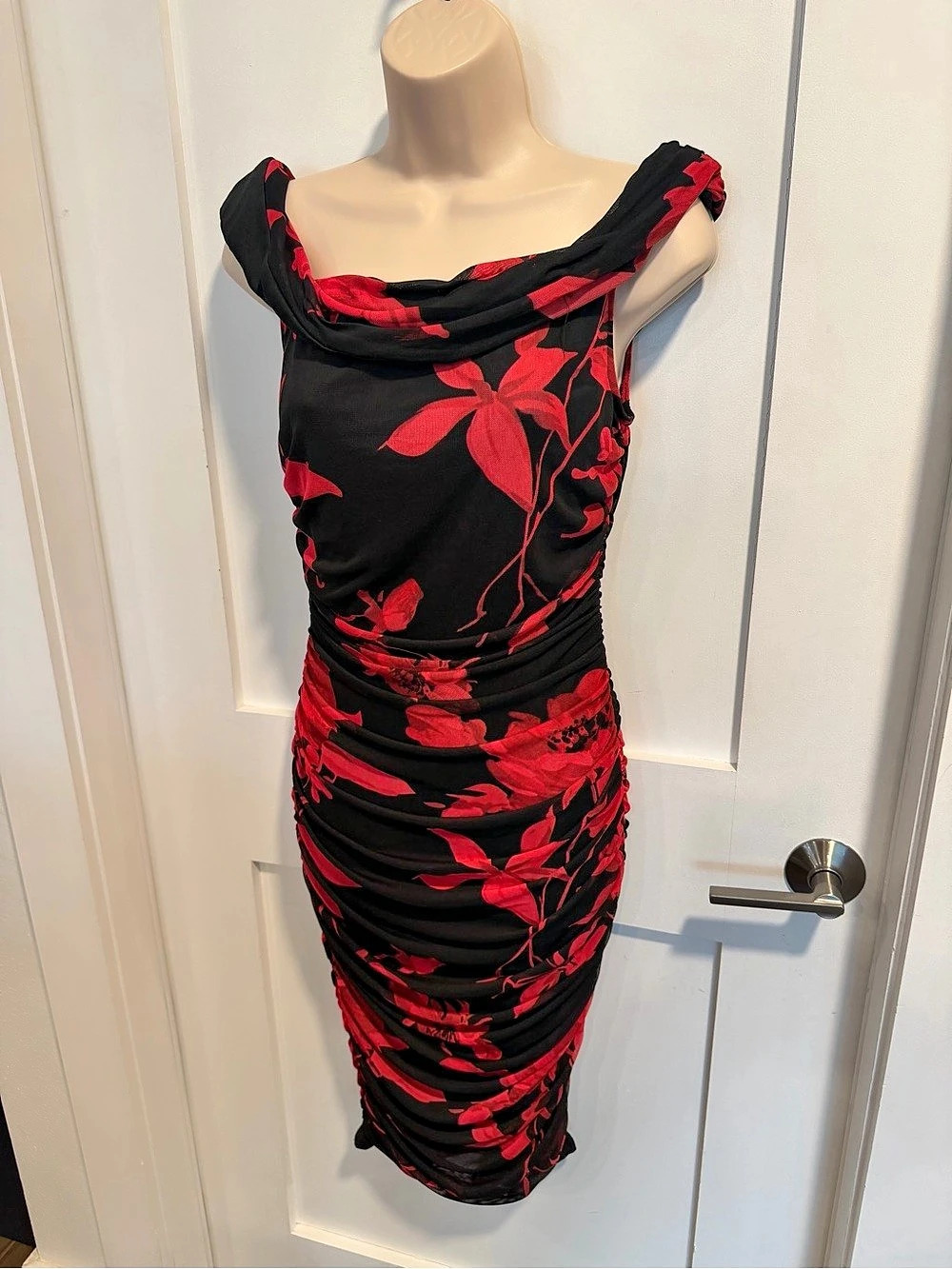 Premier Amour Red Floral Ruched Midi Dress Size 12 sexy scoop neck NEW